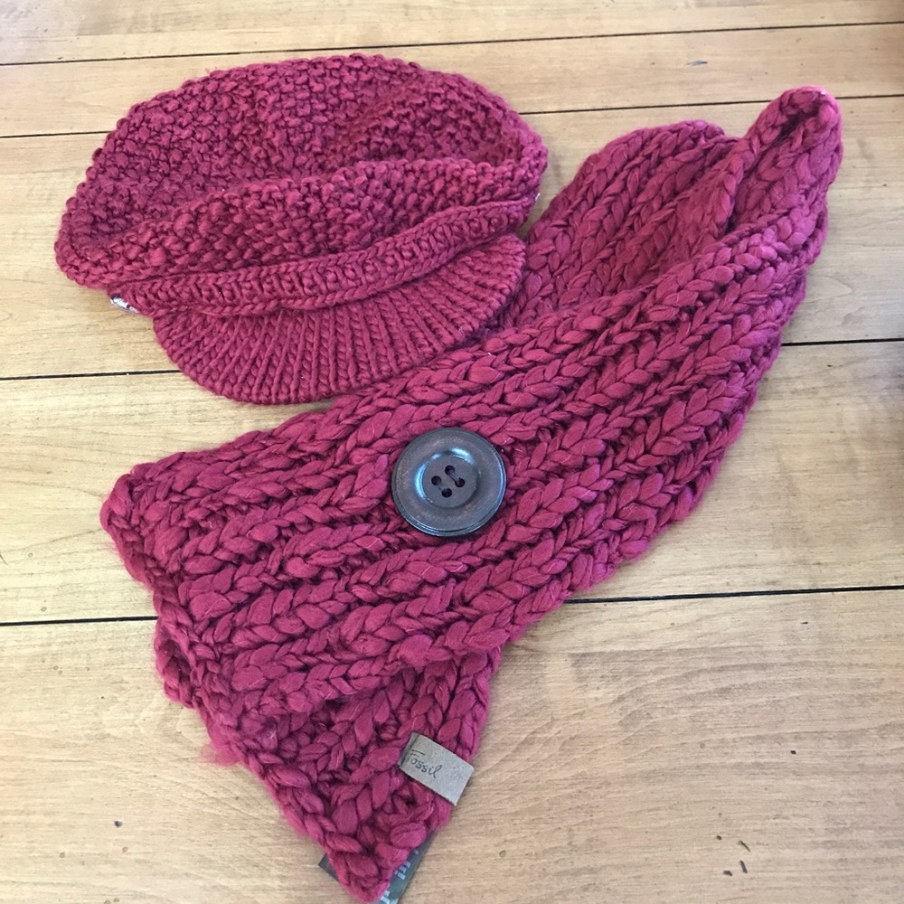- Fossil hat and short button scarf